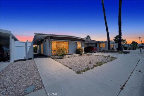 810 San Ramon Dr, Hemet, CA, 92543-6929 | Card Image