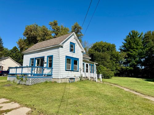 19 Moore St, Champlain, NY, 12919-5024 | Card Image