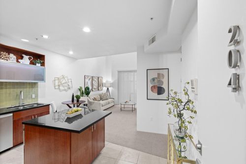 apt-204-2025 S St, Sacramento, CA, 95811-6843 | Card Image