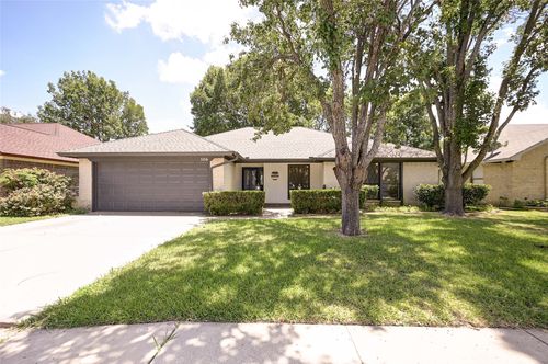 506 Betsy Ross Dr, Arlington, TX, 76002-2822 | Card Image