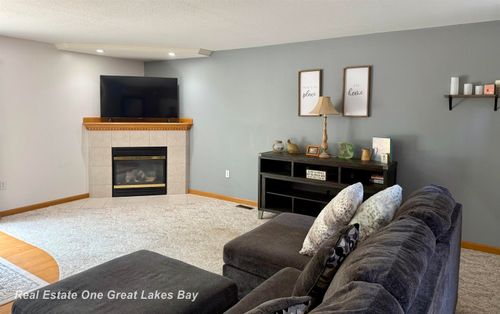 11540 Saddlebrook Cir, Freeland, MI, 48623-8415 | Card Image