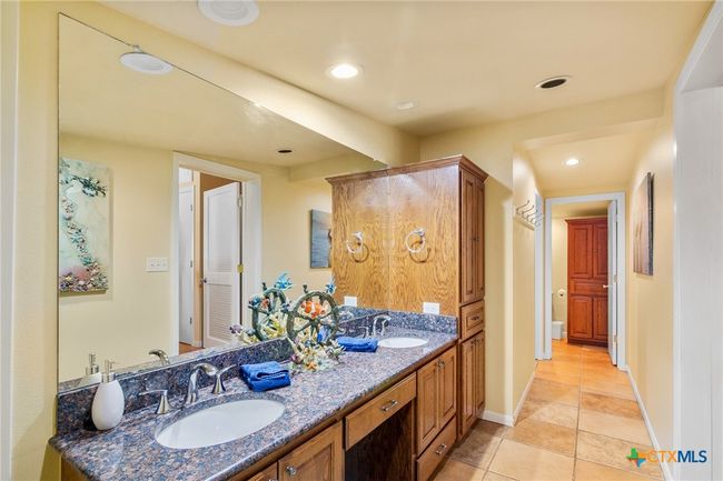 2133 W Maple St, House other with 4 bedrooms, 5 bathrooms and null parking in Port O Connor TX | Image 33