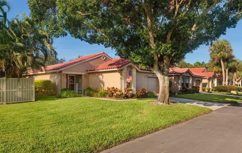 526 St Tropez Cir Ne, ST PETERSBURG, FL, 33703-3126 | Card Image