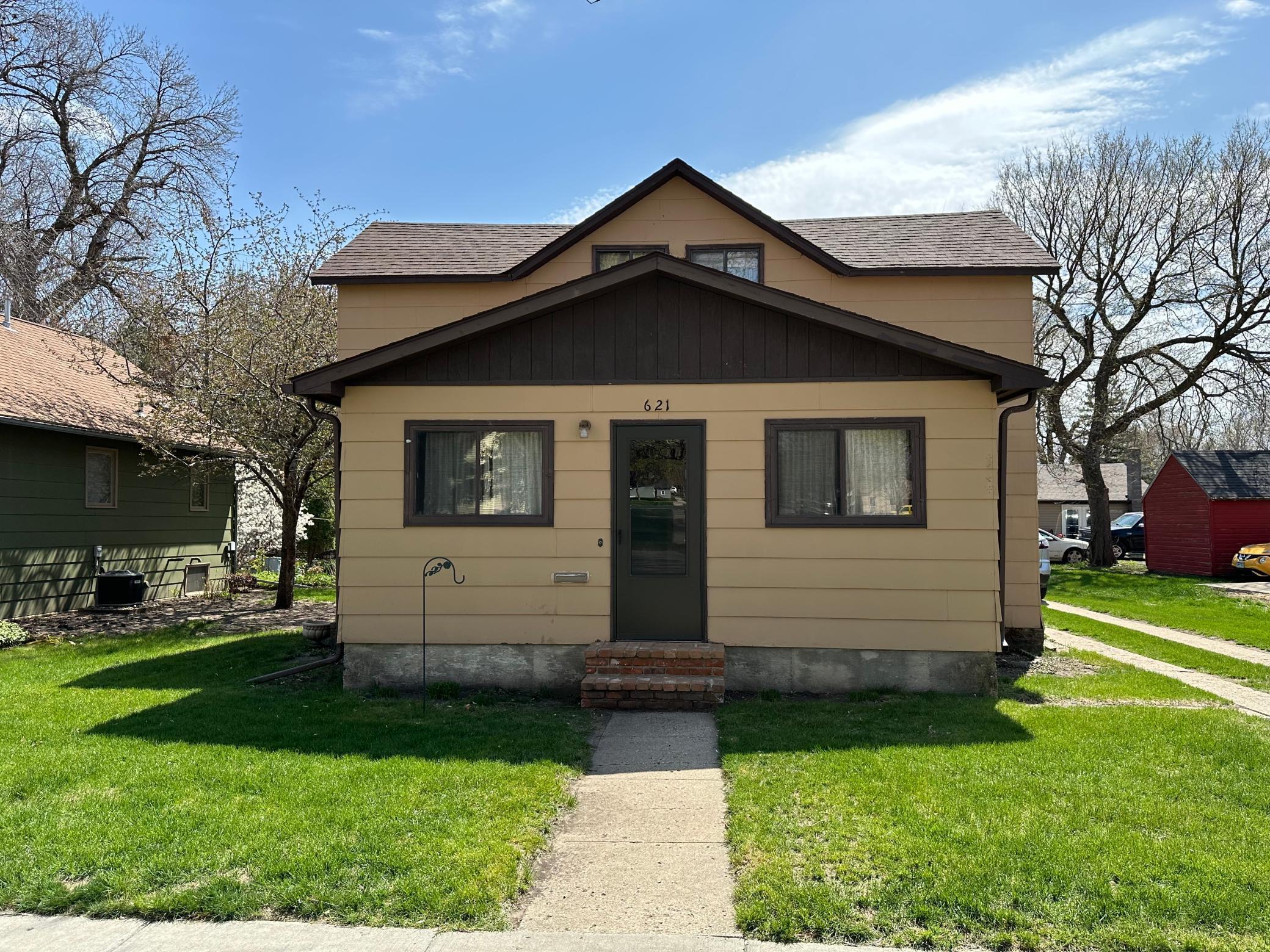 Warren St, Luverne, MN 56156