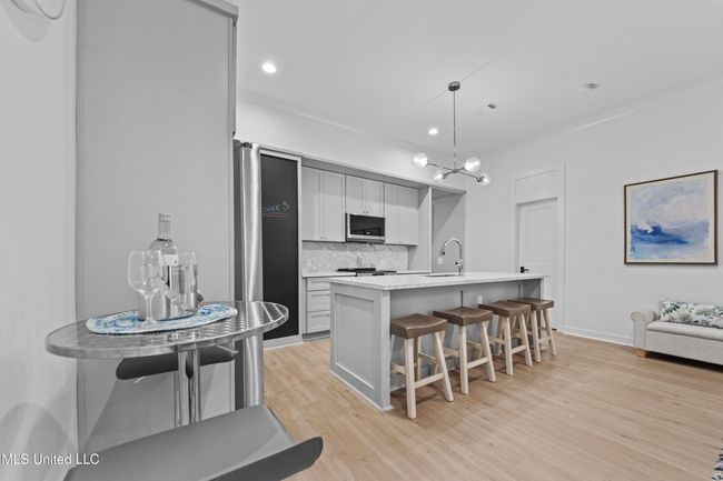 Dining | Image 4