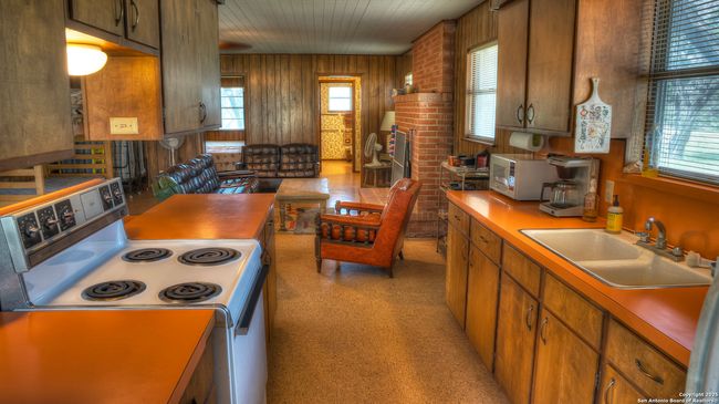 154 Weston Rd, House other with 1 bedrooms, 1 bathrooms and null parking in Leakey TX | Image 32