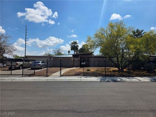 3314 Arapaho Cir, Las Vegas, NV, 89169-3149 | Card Image