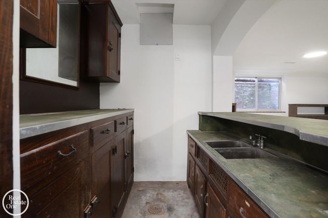 Basement Wet Bar | Image 33