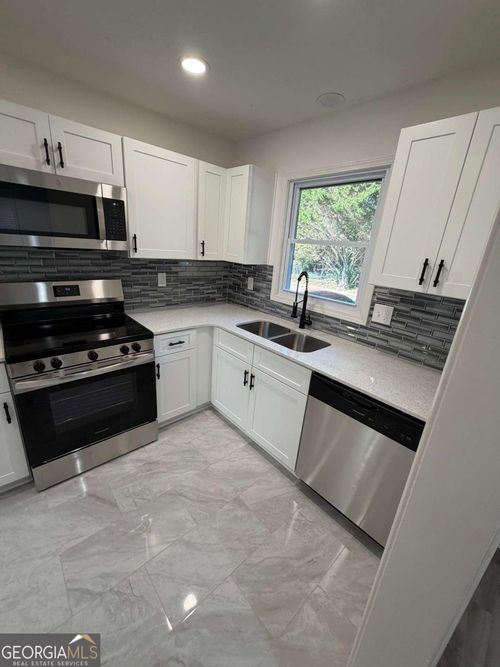 b-2250 Kings Gate Cir, Snellville, GA, 30078-3684 | Card Image