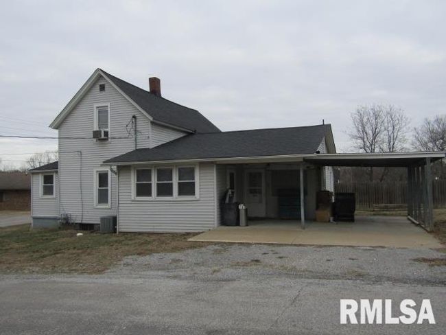 602 4 Th St, House other with 6 bedrooms, 2 bathrooms and null parking in Rosiclare IL | Image 4