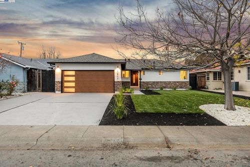 10777 W Estates Dr, Cupertino, CA, 95014-4535 | Card Image