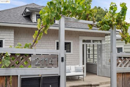 2114 E 30th St, Oakland, CA, 94606-3516 | Card Image