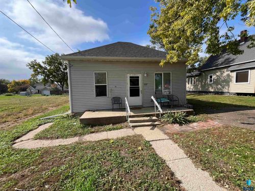 607 S Cedar St Street, Canton, SD, 57013-2437 | Card Image