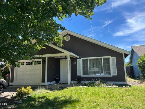 1923 Prune St, Medford, OR, 97501-3284 | Card Image