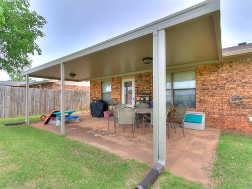 2406 S 15th St, Kingfisher, OK, 73750-4902 | Card Image