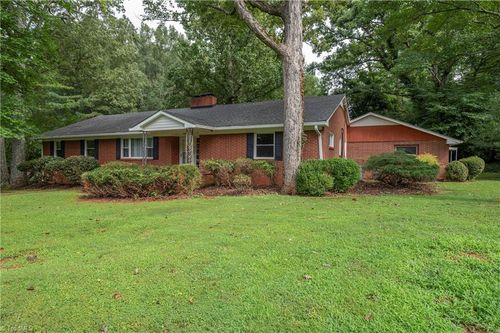 3155 Briarcliffe Rd, Winston-Salem, NC, 27106-3003 | Card Image