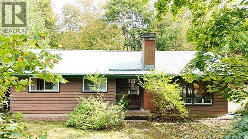72 Elizabeth Pky, Rothesay, NB, E2H1E9 | Card Image