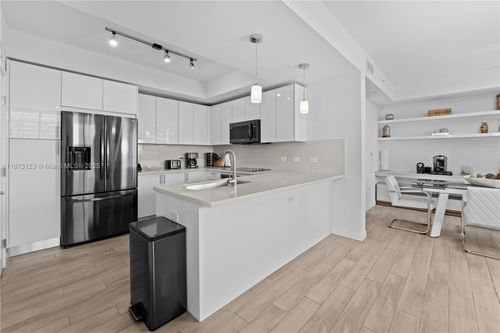 3304-999 Sw 1st Ave, Miami, FL, 33130-3495 | Card Image