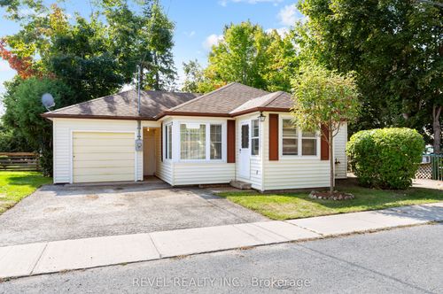 72 King St W, Bobcaygeon, ON, K0M1A0 | Card Image