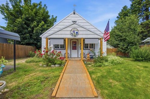 840 S Larch St, Kettle Falls, WA, 99141-8881 | Card Image