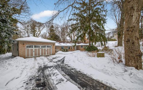 11 Juneau Blvd, Woodbury, NY, 11797-2606 | Card Image