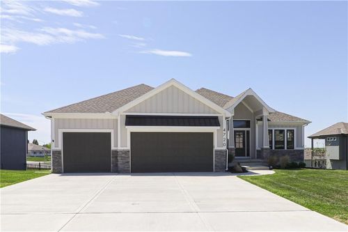 4720 Ne Freehold Dr, Lee's Summit, MO, 64064-2111 | Card Image