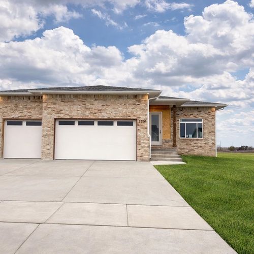 2207 S Chateau Ct, Wichita, KS, 67207-7785 | Card Image
