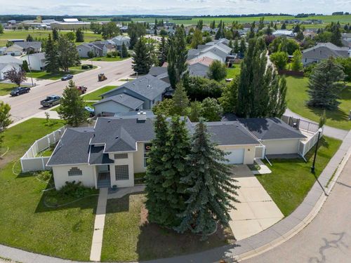 6001 47 Street, Innisfail, AB, T4G1L3 | Card Image