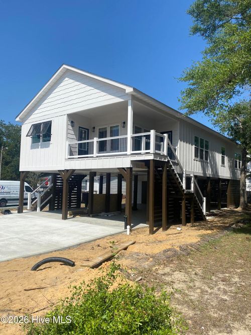 112 Ne 65th St, Oak Island, NC, 28465-4635 | Card Image
