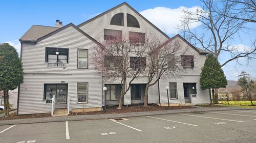 unit-3-14b-20 Raymond Pl, Danbury, CT, 06810-5557 | Card Image