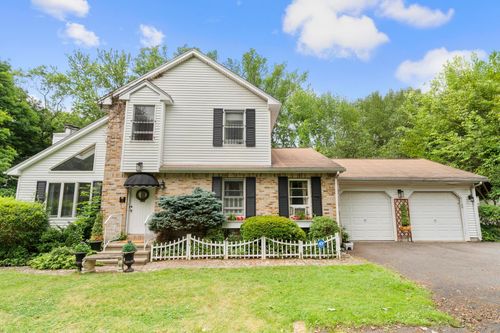 8 Kim Ln, Meriden, CT, 06450-6927 | Card Image