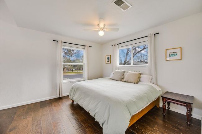 10104 Oak Hollow Cir, House other with 4 bedrooms, 2 bathrooms and 2 parking in Austin TX | Image 9