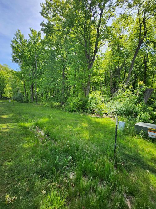 40-17647 Summerhill Ln, New Buffalo, MI, 49117-9215 | Card Image