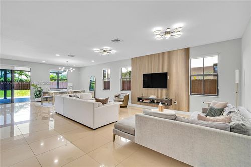 na-10072 Nw 87th Ter, Doral, FL, 33178-2692 | Card Image