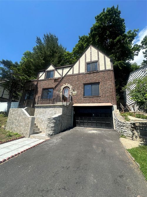 55 Brookdale Dr, Yonkers, NY, 10710-2600 | Card Image