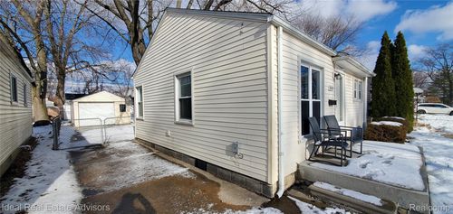 545 E Dallas Ave, Madison Heights, MI, 48071-4308 | Card Image