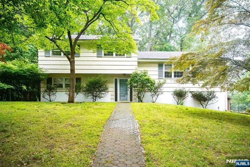19 Dearborn Dr, Old Tappan, NJ, 07675-7337 | Card Image
