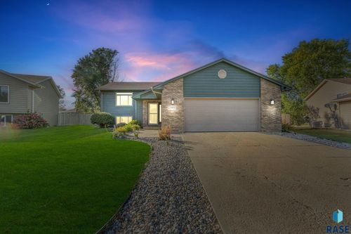 5521 S Aaron Ave Avenue, Sioux Falls, SD, 57106 | Card Image