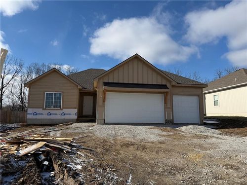 2304 Nw Rymeg Dr, Grain Valley, MO, 64029-4520 | Card Image