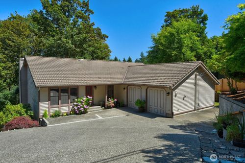 17512 32nd Ave Ne, Lake Forest Park, WA, 98155-5328 | Card Image