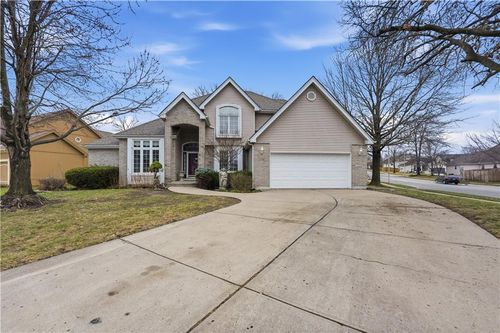 6124 N Elmwood Ct, Kansas City, MO, 64119-5369 | Card Image