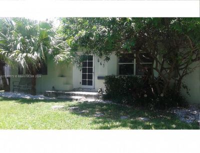 563 W 49th St, House other with 3 bedrooms, 2 bathrooms and null parking in Miami Beach FL | Image 3