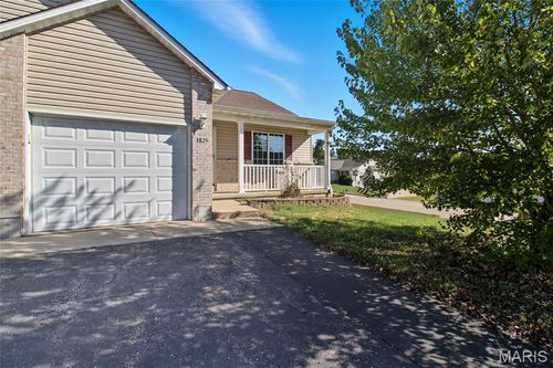 1825 Oak Knoll Dr, Farmington, MO, 63640-7723 | Card Image
