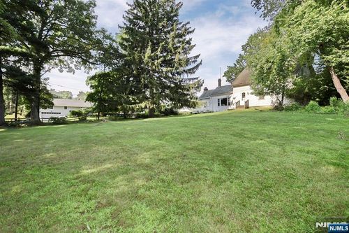 24 N Middletown Rd, Montvale, NJ, 07645-2421 | Card Image