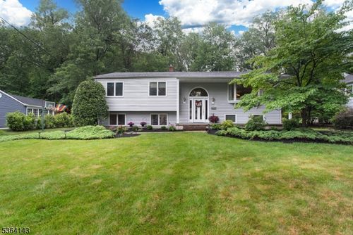 194 Sutton Dr, Berkeley Heights, NJ, 07922-2536 | Card Image