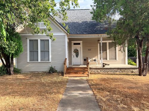 207 W Neely Ave, Comanche, TX, 76442-1627 | Card Image