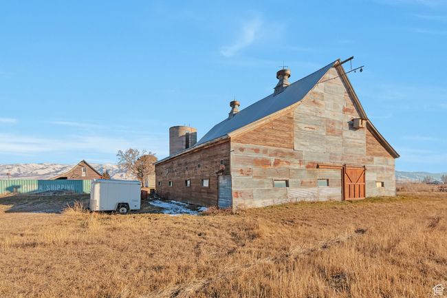 Exterior space with a mountain view and an outdoor structure | Image 9
