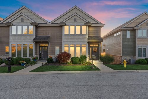 77 Sanctuary Dr, Valparaiso, IN, 46385-7148 | Card Image