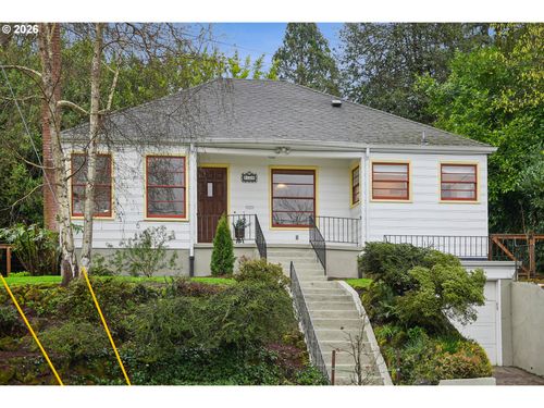 120 Ne Beyrl Ter, Portland, OR, 97220-5994 | Card Image