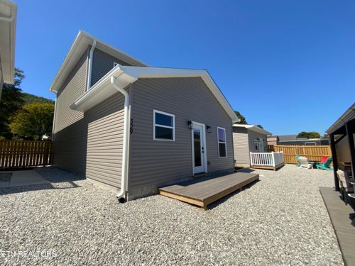 329 7th St, Rocky Top, TN, 37769-4001 | Card Image